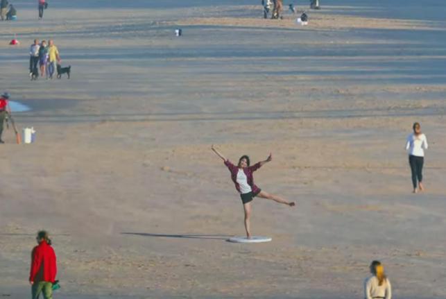 Australia offers tourists app-controlled 'GIGA Selfies'