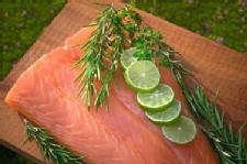 Baked or Broiled Fish May Cut Heart Failure Risk