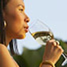 Moderate Drinking May Cut Disease Risk for Women